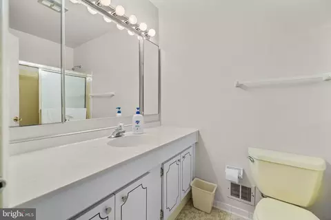 Bath - 6914 Hadlow Dr, Springfield, VA 22152 photo 1 of 4