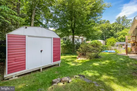 Exterior - 6914 Hadlow Dr, Springfield, VA 22152 photo 4 of 4