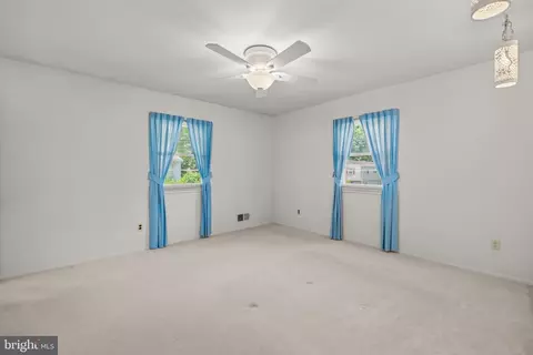 Bedroom - 6914 Hadlow Dr, Springfield, VA 22152 photo 5 of 11