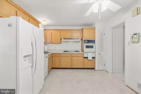 Kitchen - 6914 Hadlow Dr, Springfield, VA 22152 photo 2 of 2