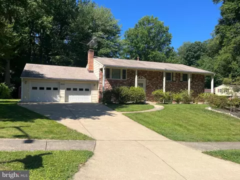 6914 Hadlow Dr, Springfield, VA 22152 photo 2