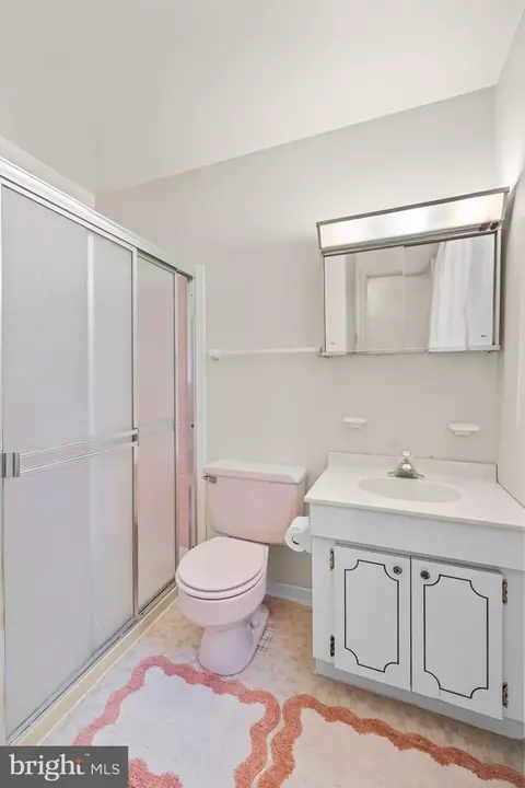 Bath - 6914 Hadlow Dr, Springfield, VA 22152 photo 3 of 4