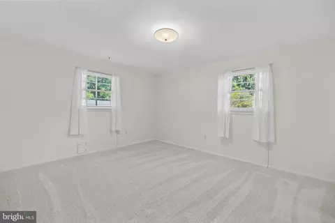 Bedroom - 6914 Hadlow Dr, Springfield, VA 22152 photo 8 of 11