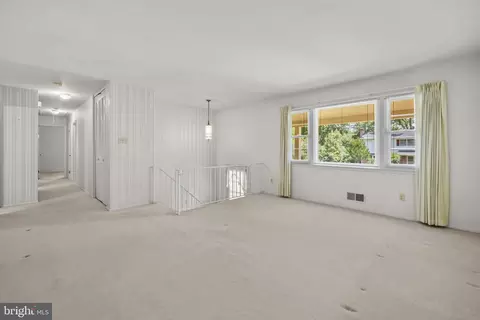 Living - 6914 Hadlow Dr, Springfield, VA 22152 photo 2 of 8