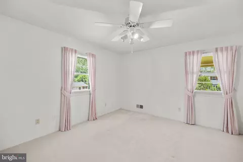 Bedroom - 6914 Hadlow Dr, Springfield, VA 22152 photo 3 of 11