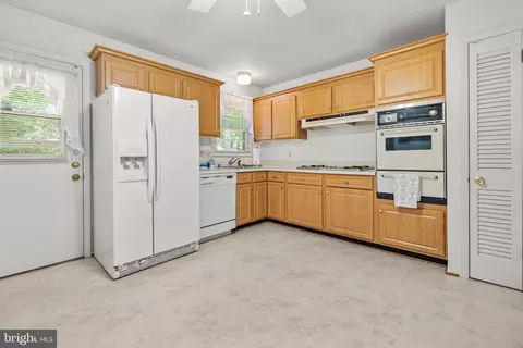 Kitchen - 6914 Hadlow Dr, Springfield, VA 22152 photo 1 of 2