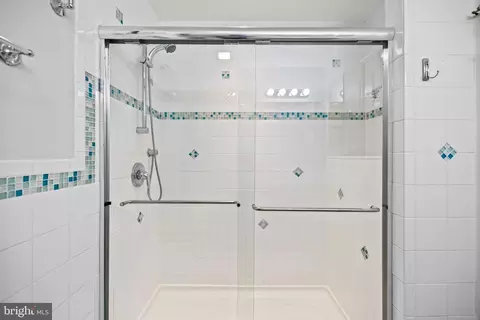 Bath - 12007 Turf Ln, Reston, VA 20191 photo 4 of 7