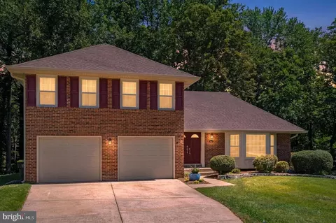 4611 Tapestry Dr, Fairfax, VA 22032