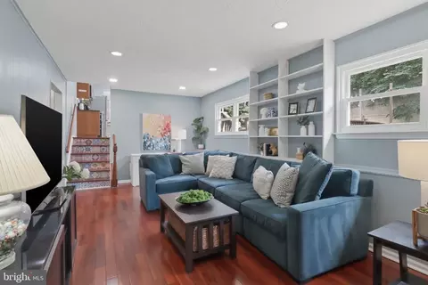 Living - 9207 Paloma, Springfield, VA 22153 photo 2 of 2