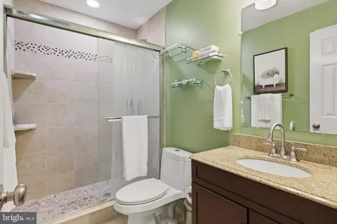 Bath - 9207 Paloma, Springfield, VA 22153 photo 3 of 3