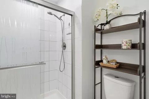 Bath - 9207 Paloma, Springfield, VA 22153 photo 2 of 3