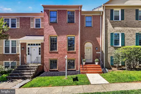 4867 Carriagepark Rd, Fairfax, VA 22032