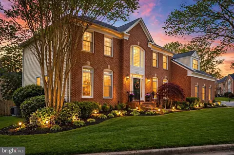 9315 Hallston Ct, Fairfax Station, VA 22039