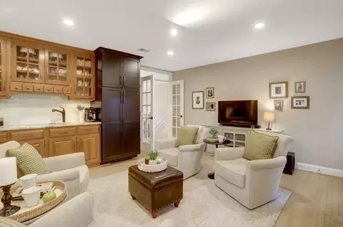 Living - 7506 Oriole Ave, Springfield, VA 22150 photo 5 of 7
