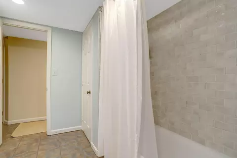 Bath - 7506 Oriole Ave, Springfield, VA 22150 photo 9 of 10
