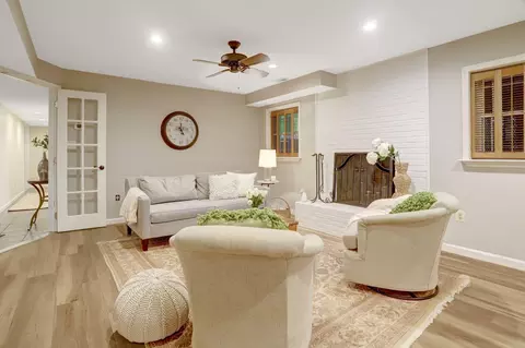 Living - 7506 Oriole Ave, Springfield, VA 22150 photo 6 of 7