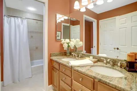 Bath - 7506 Oriole Ave, Springfield, VA 22150 photo 5 of 10