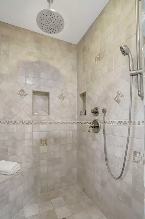 Bath - 7506 Oriole Ave, Springfield, VA 22150 photo 3 of 10