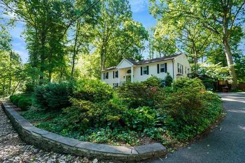 Exterior - 7506 Oriole Ave, Springfield, VA 22150 photo 3 of 21