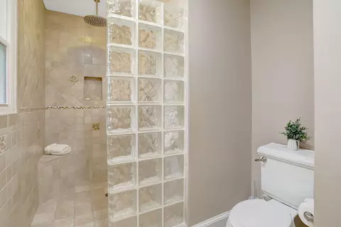 Bath - 7506 Oriole Ave, Springfield, VA 22150 photo 2 of 10