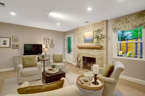 Living - 7506 Oriole Ave, Springfield, VA 22150 photo 4 of 7
