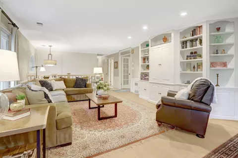 Living - 7506 Oriole Ave, Springfield, VA 22150 photo 2 of 7