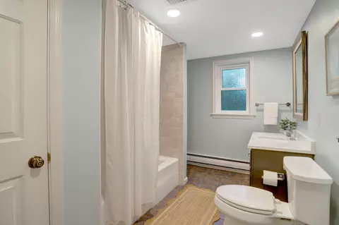 Bath - 7506 Oriole Ave, Springfield, VA 22150 photo 8 of 10
