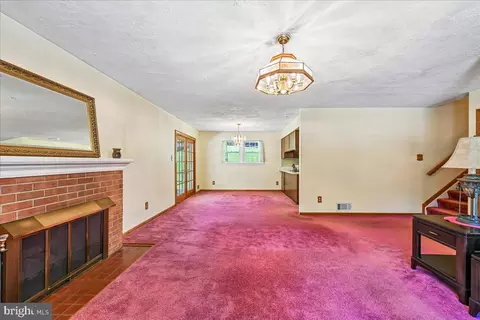 Living - 5643 Inverchapel Rd, Springfield, VA 22151 photo 6 of 8
