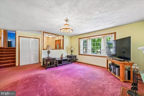 Living - 5643 Inverchapel Rd, Springfield, VA 22151 photo 3 of 8