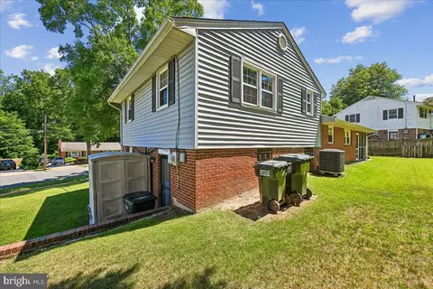 Exterior - 5643 Inverchapel Rd, Springfield, VA 22151 photo 7 of 18