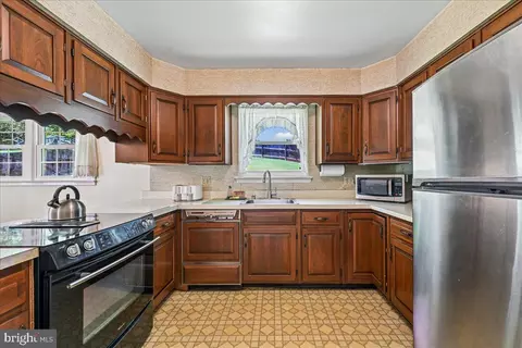 Kitchen - 5643 Inverchapel Rd, Springfield, VA 22151 photo 1 of 3
