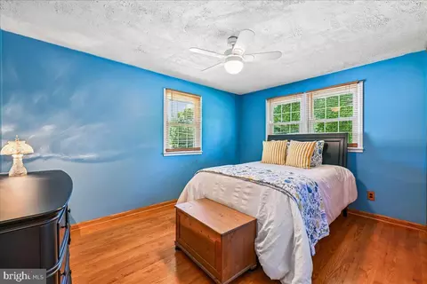 Bedroom - 5643 Inverchapel Rd, Springfield, VA 22151 photo 4 of 10