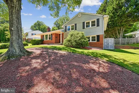 Exterior - 5643 Inverchapel Rd, Springfield, VA 22151 photo 2 of 18