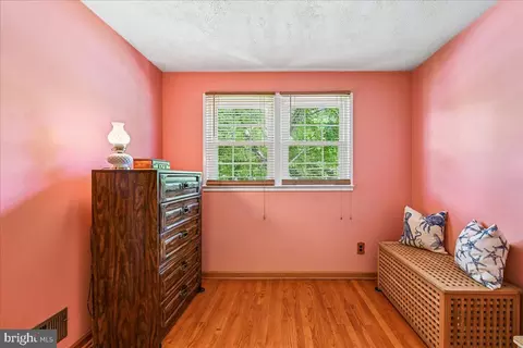 Bedroom - 5643 Inverchapel Rd, Springfield, VA 22151 photo 7 of 10