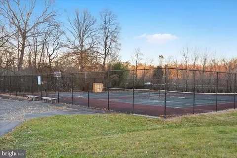 Exterior - 5643 Inverchapel Rd, Springfield, VA 22151 photo 13 of 18