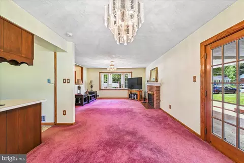 Living - 5643 Inverchapel Rd, Springfield, VA 22151 photo 8 of 8