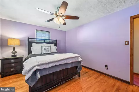 Bedroom - 5643 Inverchapel Rd, Springfield, VA 22151 photo 2 of 10