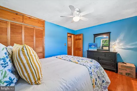 Bedroom - 5643 Inverchapel Rd, Springfield, VA 22151 photo 6 of 10