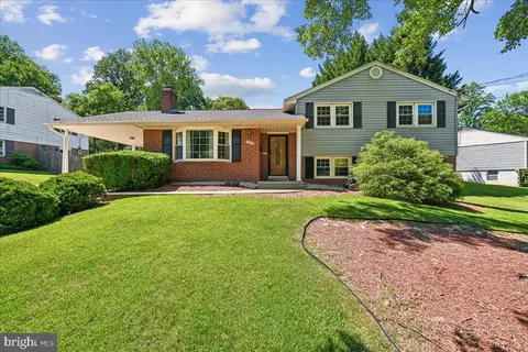 5643 Inverchapel Rd, Springfield, VA 22151