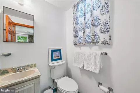 Bath - 5643 Inverchapel Rd, Springfield, VA 22151 photo 4 of 4