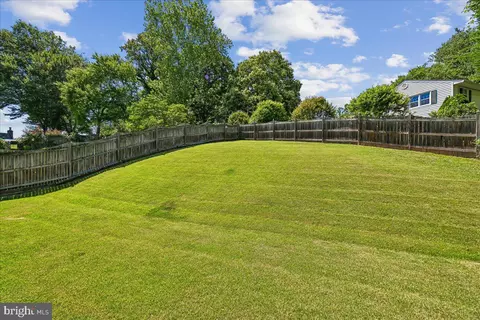 Exterior - 5643 Inverchapel Rd, Springfield, VA 22151 photo 8 of 18