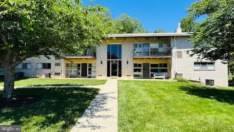 4957 Americana Dr #106, Annandale, VA 22003