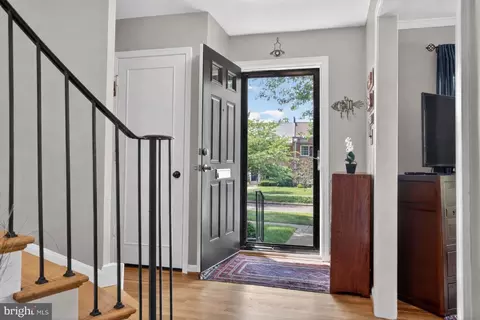 Entry Way - 8336 Garfield Ct, Springfield, VA 22152 photo 2 of 9