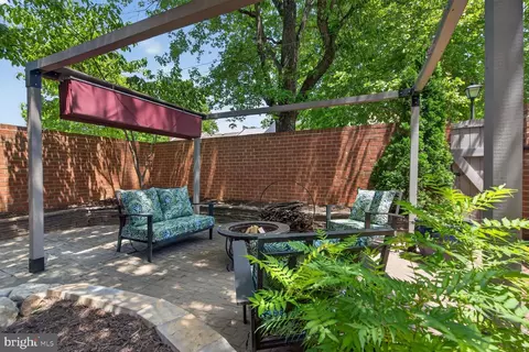 Exterior - 8336 Garfield Ct, Springfield, VA 22152 photo 5 of 10