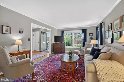 Living - 8336 Garfield Ct, Springfield, VA 22152 photo 2 of 3