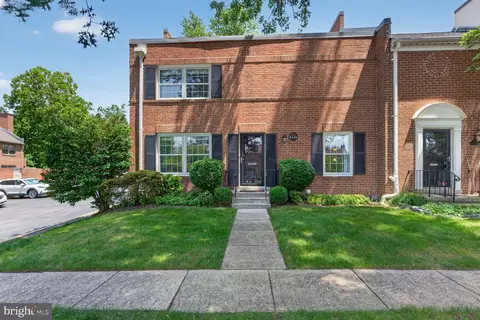 Exterior - 8336 Garfield Ct, Springfield, VA 22152 photo 2 of 10