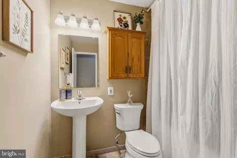 Bath - 8100 Ellet Rd, Springfield, VA 22151 photo 2 of 4