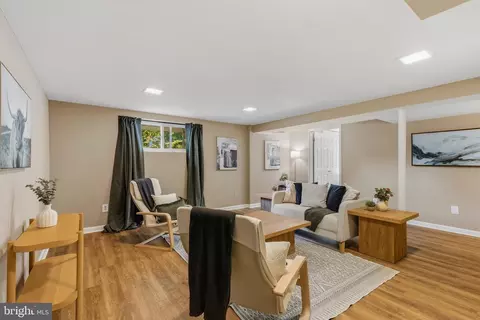 Living - 8100 Ellet Rd, Springfield, VA 22151 photo 4 of 6