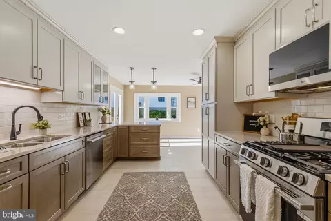 Entry Way - 8100 Ellet Rd, Springfield, VA 22151 photo 4 of 6