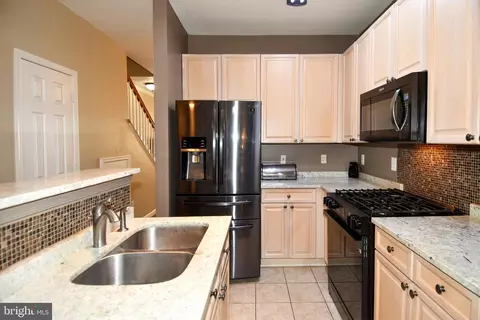 2663 Manhattan Pl #112, Vienna, VA 22180